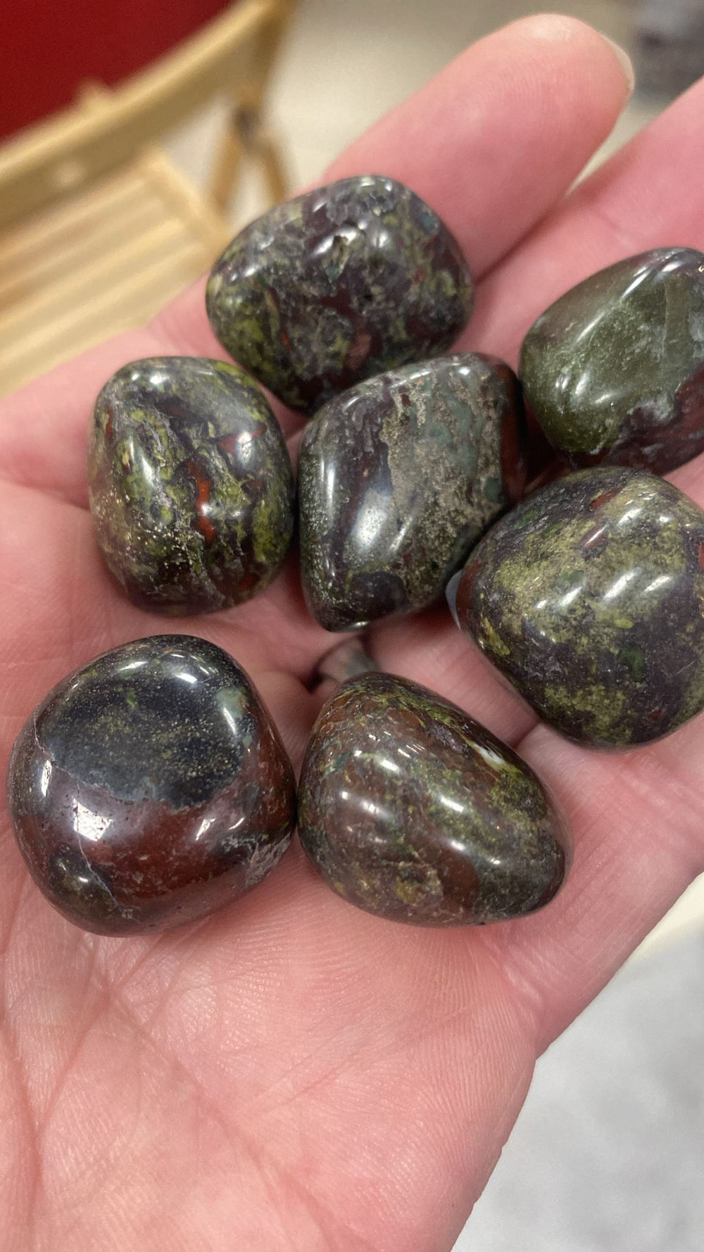Hiottu väri -kivi (Dragon Stone)